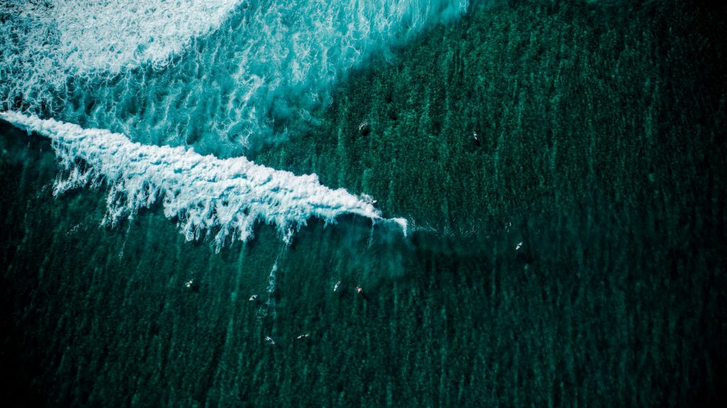 isla de thulusdhoo surf en maldivas 1