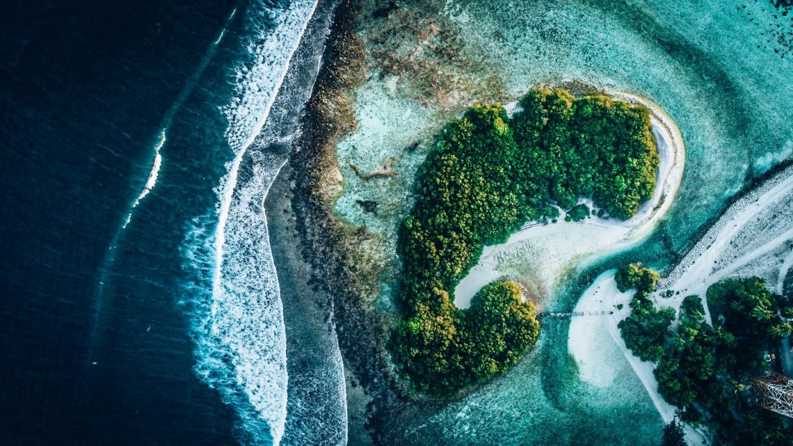 isla de thulusdhoo surf en maldivas
