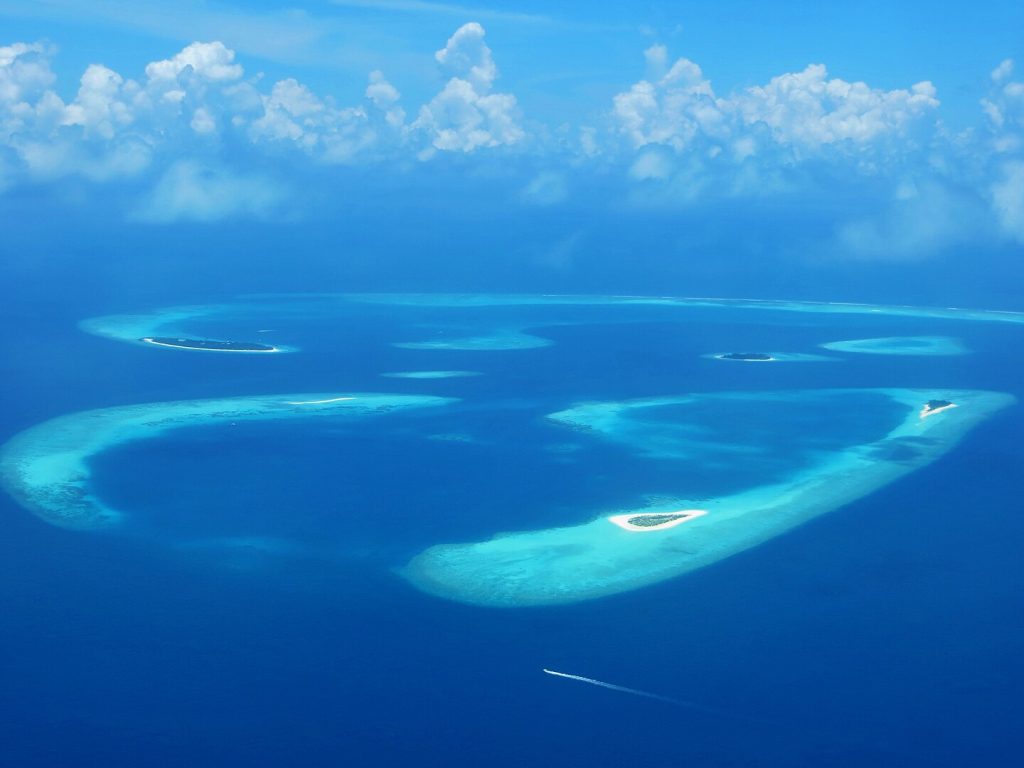 Foto aérea de islas del Atolón Baa